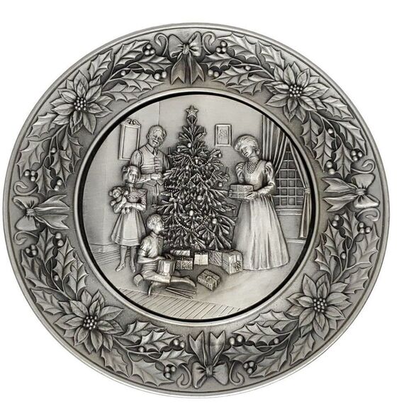 Vintage Pewter 3D Victorian Christmas Tree Plate Poinsettia Holly Family Hanging - Picture 1 of 3